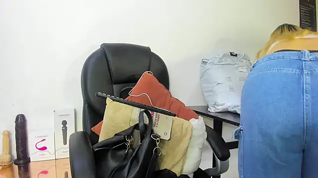 Barbie girl 69 online show from 11/11/25, 02:39