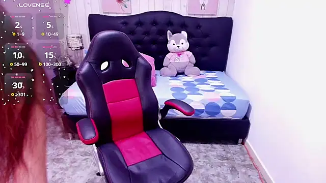 Snapshot of julieth_love_ chatting on 11/13/25, 05:34 julieth love online show from 11/13/25, 05:34