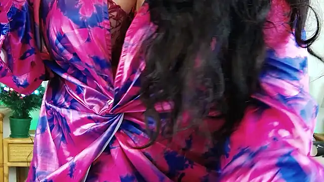 EllenGrace online show from 12/24/24, 02:10