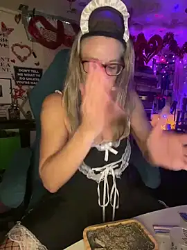 Snapshot of TrenaAnne chatting on 02/16/25, 08:11 TrenaAnne online show from 02/16/25, 08:11