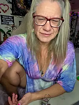 Snapshot of TrenaAnne chatting on 02/24/25, 12:41 TrenaAnne online show from 02/24/25, 12:41