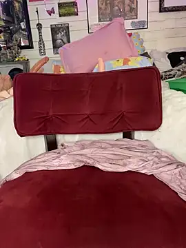 Snapshot of TrenaAnne chatting on 02/26/25, 02:03 TrenaAnne online show from 02/26/25, 02:03