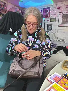 Snapshot of TrenaAnne chatting on 02/27/25, 11:48 TrenaAnne online show from 02/27/25, 11:48