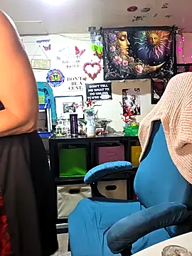 Snapshot of TrenaAnne chatting on 02/28/25, 06:31 TrenaAnne online show from 02/28/25, 06:31