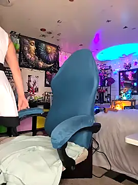 Snapshot of TrenaAnne chatting on 03/01/25, 01:32 TrenaAnne online show from 03/01/25, 01:32