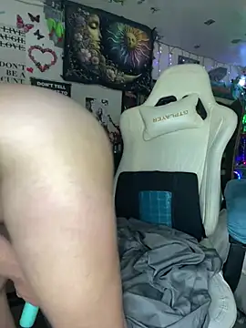 Snapshot of TrenaAnne chatting on 03/08/25, 04:34 TrenaAnne online show from 03/08/25, 04:34