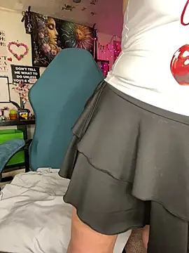 Snapshot of TrenaAnne chatting on 03/13/25, 03:44 TrenaAnne online show from 03/13/25, 03:44