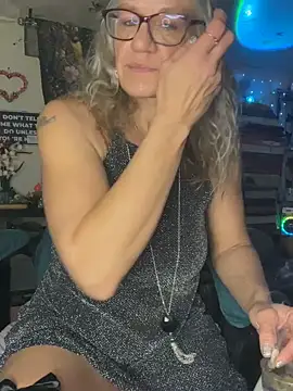 Snapshot of TrenaAnne chatting on 03/22/25, 03:41 TrenaAnne online show from 03/22/25, 03:41