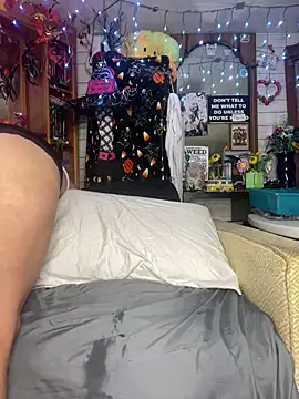 Snapshot of TrenaAnne chatting on 09/21/25, 07:26 TrenaAnne online show from 09/21/25, 07:26