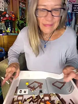 Snapshot of TrenaAnne chatting on 10/10/25, 04:22 TrenaAnne online show from 10/10/25, 04:22