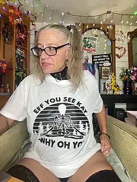 Snapshot of TrenaAnne chatting on 10/11/25, 12:21 TrenaAnne online show from 10/11/25, 12:21