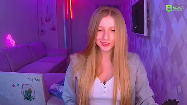 Snapshot of AmaliaQueen chatting on 12/13/24, 01:01 AmaliaQueen online show from 12/13/24, 01:01