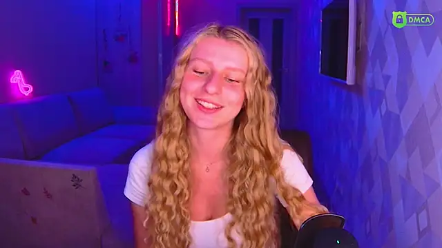 Snapshot of AmaliaQueen chatting on 10/04/25, 03:43 AmaliaQueen online show from 10/04/25, 03:43