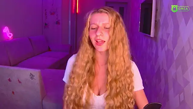 Snapshot of AmaliaQueen chatting on 10/27/25, 02:10 AmaliaQueen online show from 10/27/25, 02:10