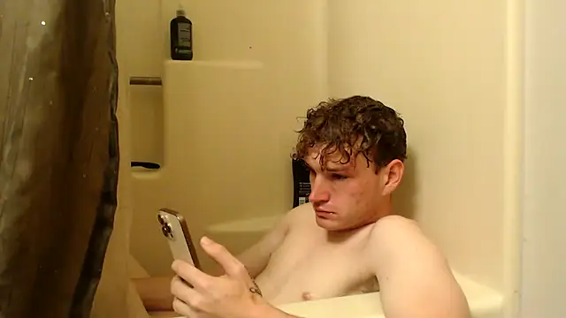 Snapshot of CreamyAustin chatting on 09/28/25, 07:30 CreamyAustin online show from 09/28/25, 07:30