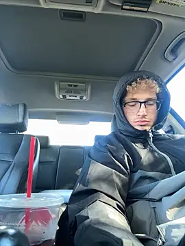 Snapshot of CreamyAustin chatting on 10/31/25, 07:26 CreamyAustin online show from 10/31/25, 07:26