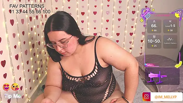 Mellyparker  online show from 04/22/26, 03:24