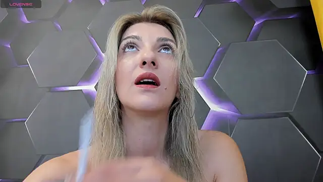 Snapshot of RileyLanna chatting on 09/14/25, 02:44 RileyLanna online show from 09/14/25, 02:44
