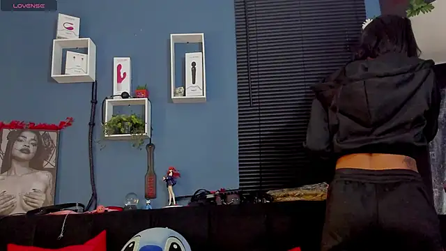 Alaia Asuka online show from 01/08/25, 09:23