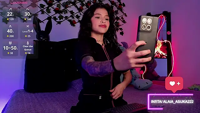 Alaia Asuka online show from 11/21/25, 12:43