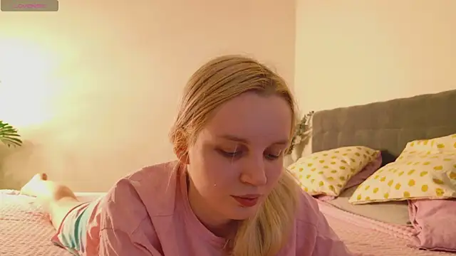 Snapshot of Beatrica_Klein chatting on 05/16/26, 03:00 Beatrica Klein online show from 05/16/26, 03:00