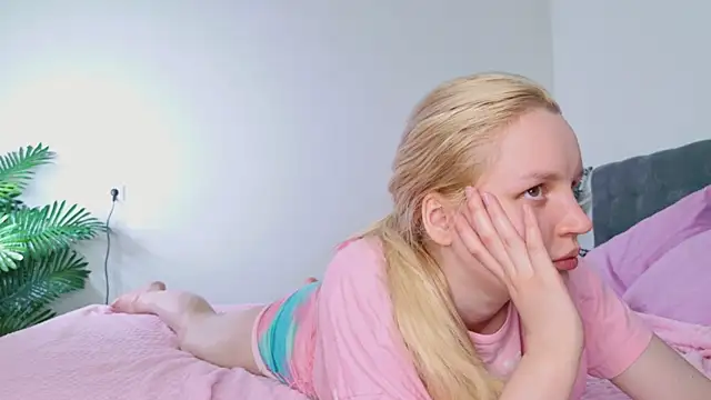 Snapshot of Beatrica_Klein chatting on 05/19/26, 12:11 Beatrica Klein online show from 05/19/26, 12:11