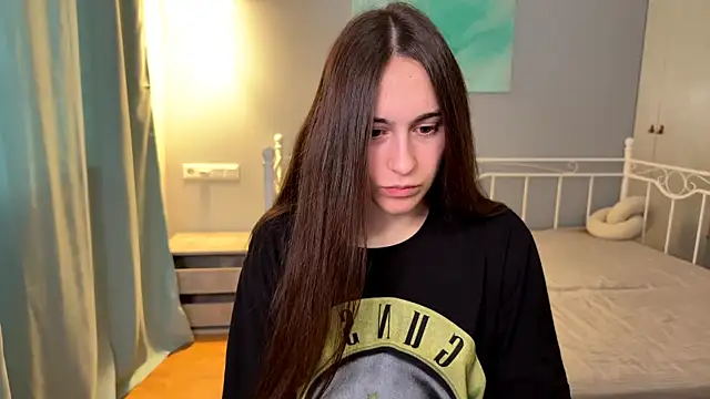 Snapshot of AliceKolltt chatting on 06/24/26, 01:43 AliceKolltt online show from 06/24/26, 01:43