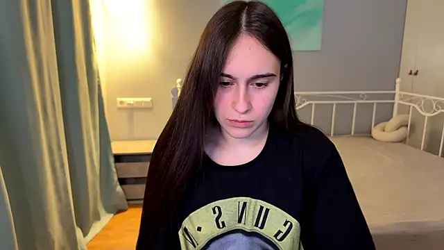 Snapshot of AliceKolltt chatting on 06/27/26, 08:25 AliceKolltt online show from 06/27/26, 08:25