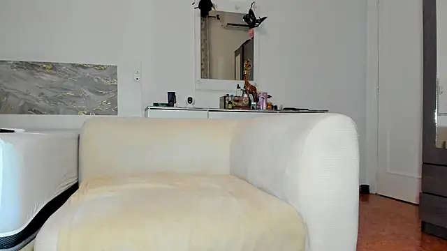 anisialuna  online show from 04/01/26, 05:08