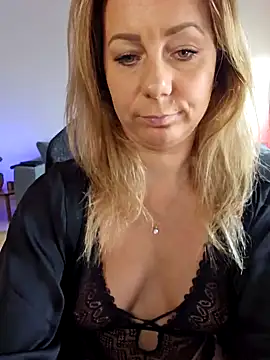 Snapshot of angela_88 chatting on 01/27/25, 03:50 angela 88 online show from 01/27/25, 03:50