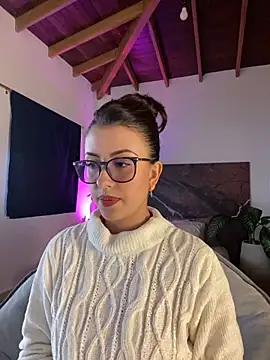 EmaSaenz online show from 02/05/25, 09:40