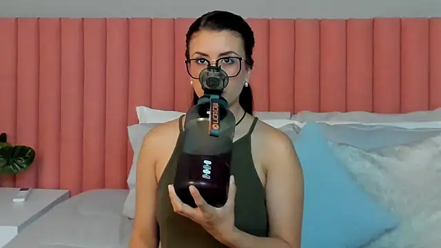 EmaSaenz online show from 04/01/26, 07:00