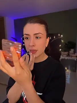 EmaSaenz online show from 06/04/26, 11:00