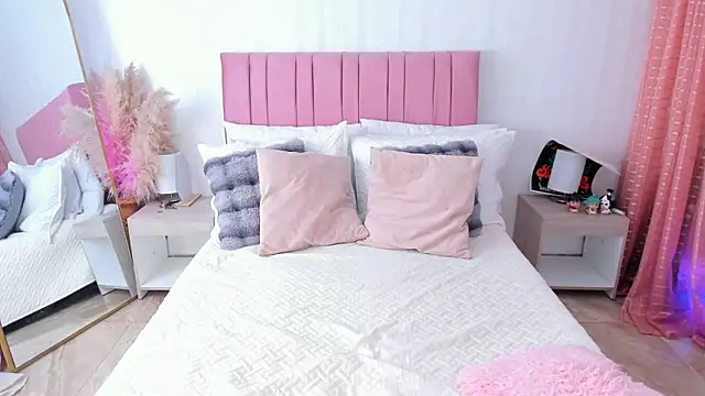 Snapshot of kath_rosee1 chatting on 01/12/25, 07:53 kath rosee1 online show from 01/12/25, 07:53