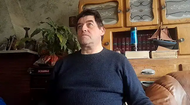 Snapshot of sympatrique chatting on 12/14/24, 11:18 sympatrique online show from 12/14/24, 11:18