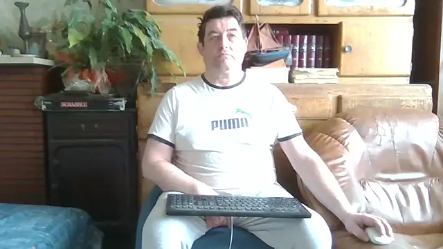 Snapshot of sympatrique chatting on 02/15/25, 09:49 sympatrique online show from 02/15/25, 09:49