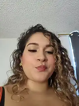 Snapshot of Sara_smiiith211 chatting on 11/30/25, 06:56 Sara smiiith211 online show from 11/30/25, 06:56