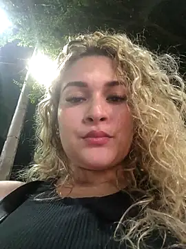 Sara smiiith211 online show from 12/20/25, 12:07