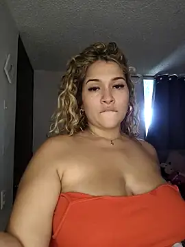 Sara smiiith211 online show from 12/21/25, 10:06