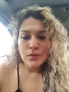 Sara smiiith211 online show from 02/15/26, 10:06