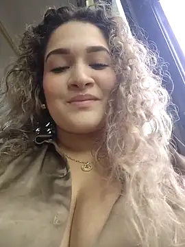 Sara smiiith211 online show from 03/23/26, 08:46