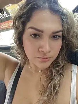 Sara smiiith211 online show from 04/20/26, 05:48