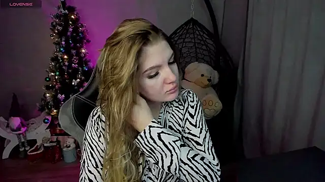 Snapshot of lily_williamss chatting on 12/13/24, 12:09 lily williamss online show from 12/13/24, 12:09
