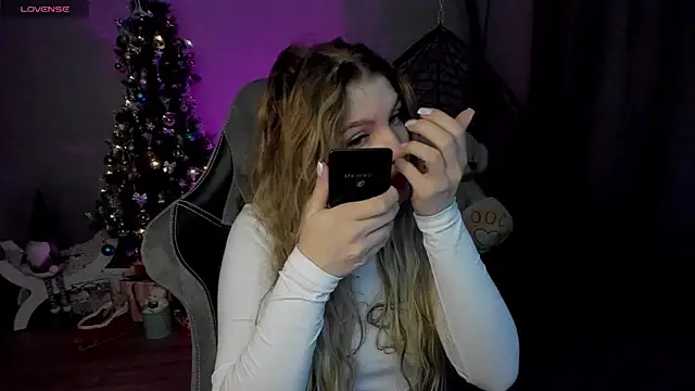 Snapshot of lily_williamss chatting on 12/20/24, 12:08 lily williamss online show from 12/20/24, 12:08