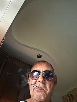 Snapshot of de_markko chatting on 07/26/26, 03:25 de markko online show from 07/26/26, 03:25