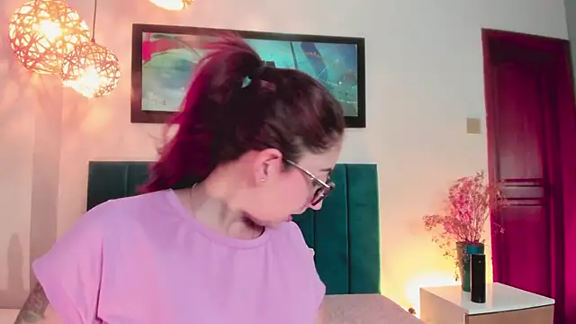 Emilywatsonn online show from 11/15/25, 08:05