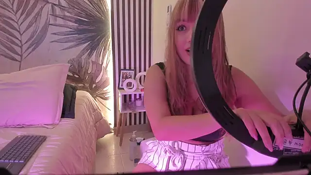 Samaantha-White online show from 04/10/26, 11:26