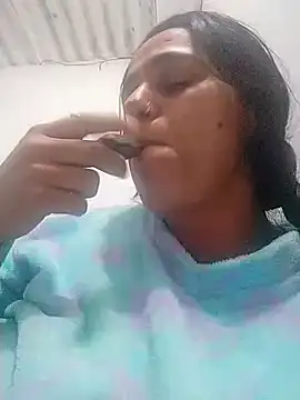 Snapshot of lovecandy_22 chatting on 02/05/25, 06:46 lovecandy 22 online show from 02/05/25, 06:46