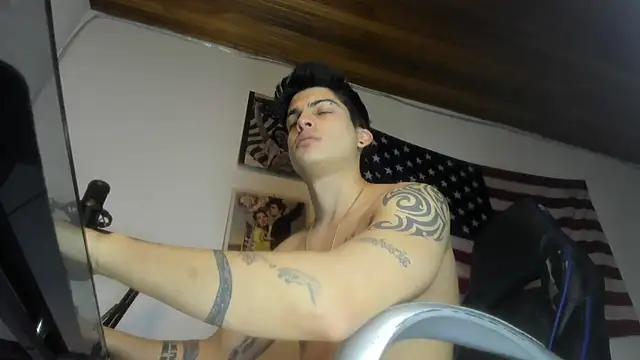 Snapshot of charlie_hotxxx chatting on 01/31/26, 11:58 charlie hotxxx online show from 01/31/26, 11:58