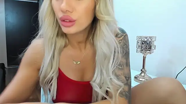 Snapshot of ElsaBby chatting on 02/11/25, 08:42 ElsaBby online show from 02/11/25, 08:42